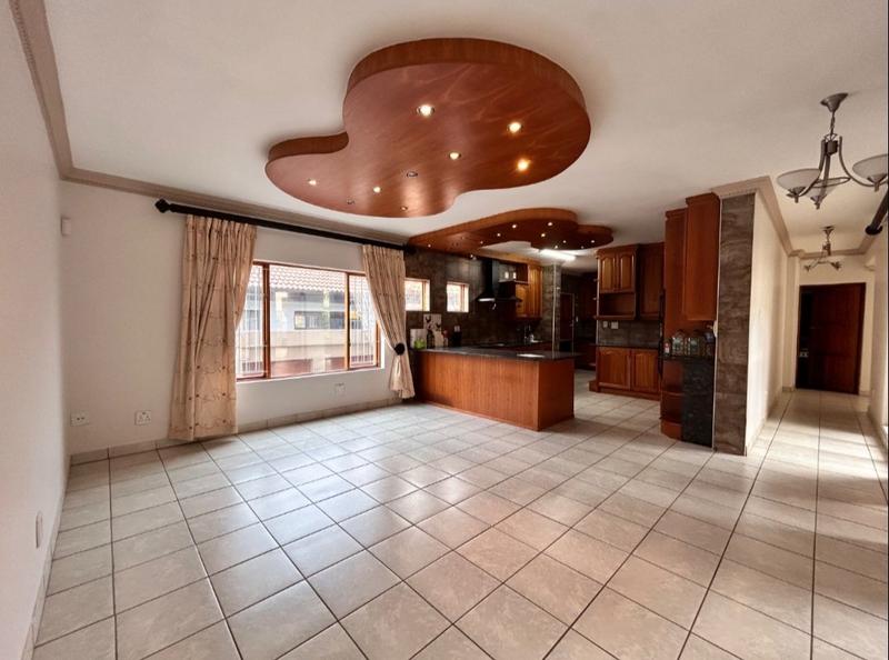 6 Bedroom Property for Sale in Birdwood Estate North West